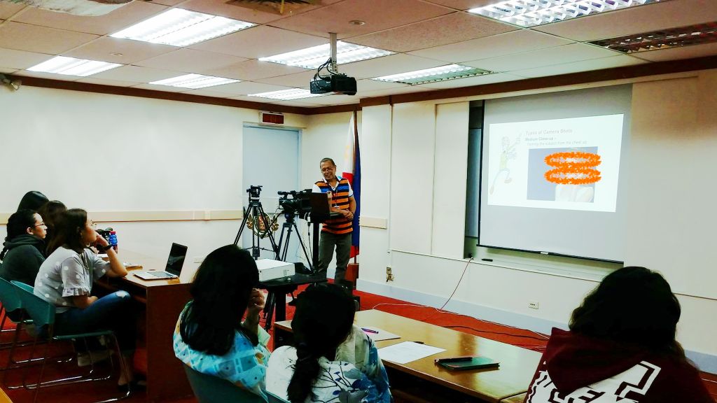 Mr. Alejandro Zamora teaching the participants about the different camera shots