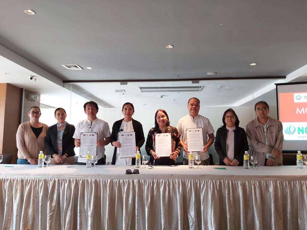 With their witnesses, UPOU Chancellor Melinda Bandalaria (4th fr R), UPB Chancellor Raymundo Rovillos (3rd fr R), BSU Vice President for Academic Affairs Kenneth Laruan, on behalf of President Feliciano Calora, Jr. (3rd fr L) and the IFSU President Eva Marie Dugyon (4th fr L), signed the MOA to collaboratively organize and hold the NCODeL 2019.