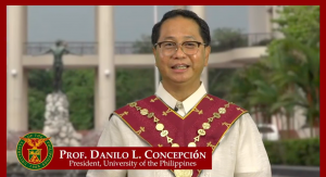 UP President Danilo L. Concepcion led the graduates in taking their oath of loyalty to the University during the UPOU 25th Commencement Exercises.