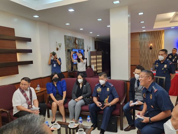 Photo: From Left UP President Danilo L. Concepcion, FMDS Dean Dr. Joane Serrano, PDA for Institutional Linkages Margaret Suarez, PNP PBGen Arthur Bisnar and PNP Chief PGEN Rodolfo Azurin, Jr. 