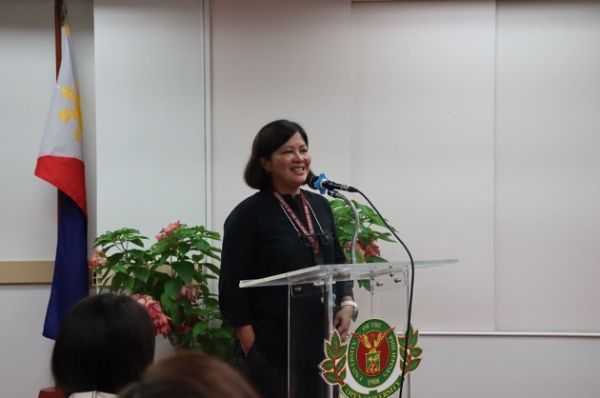 Dean Serrano at the awarding of the KM4D Mentorship Program Completers