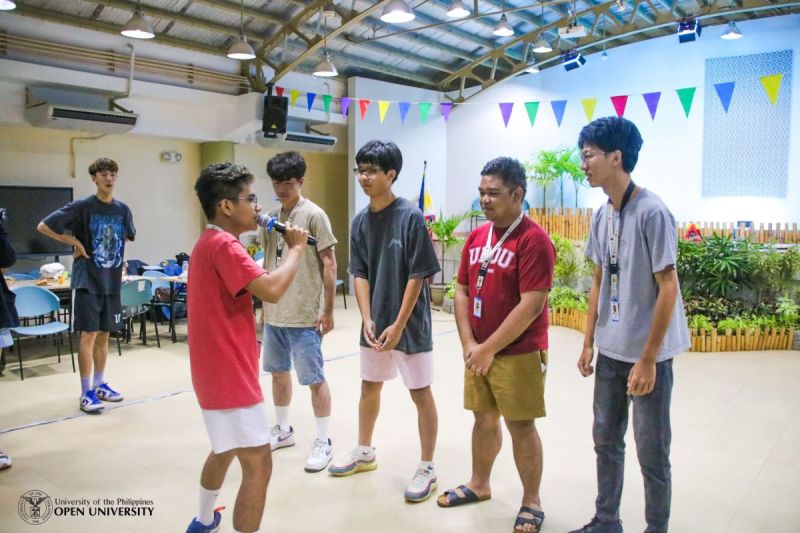 12 July 2023 – Project LAKBAY fellows test their focus in a game of Hep Hep, Hooray!