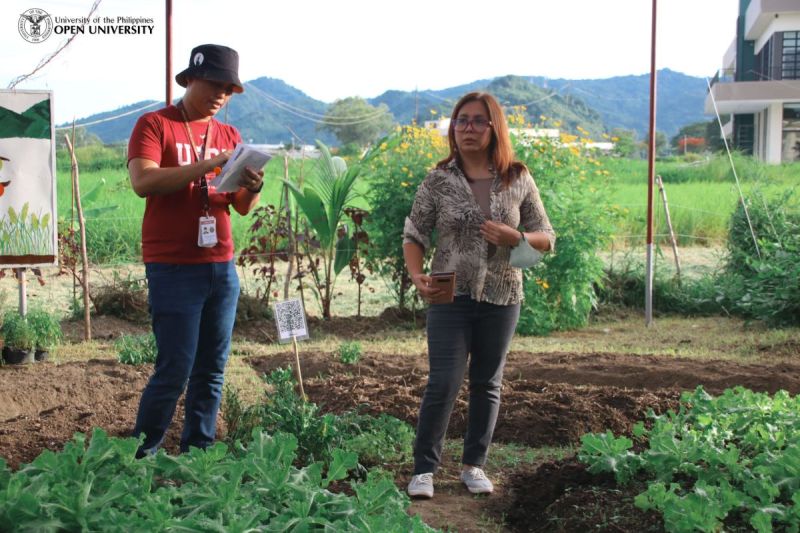 6 July 2023 – Dr. Jabez Joshua Flores and Dr. Finaflor Taylan Facilitating the Walking Workshop at Perma G.A.R.D.E.N.