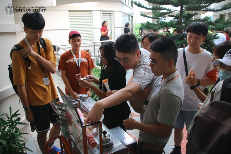 6 July 2023 – Project LAKBAY fellows line up to get their serving of Sorbetes, a Filipino street ice cream