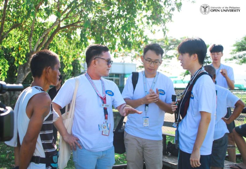 9 July 2023 – Asst. Prof. Lloyd Lyndel Simporios assisting LAKBAY fellows during their interaction with the Brgy. San Antonio Trolley Drivers