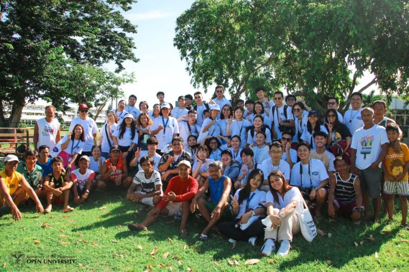 9 July 2023 – Project LAKBAY fellows and Camp Facilitators, together with Brgy. San Antonio Trolley Drivers in front of the railroad tracks at IRRI.