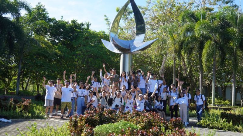 Project LAKBAY fellows and Camp Facilitators Chanting, “Project LAKBAY 2023, Mabuhay!”