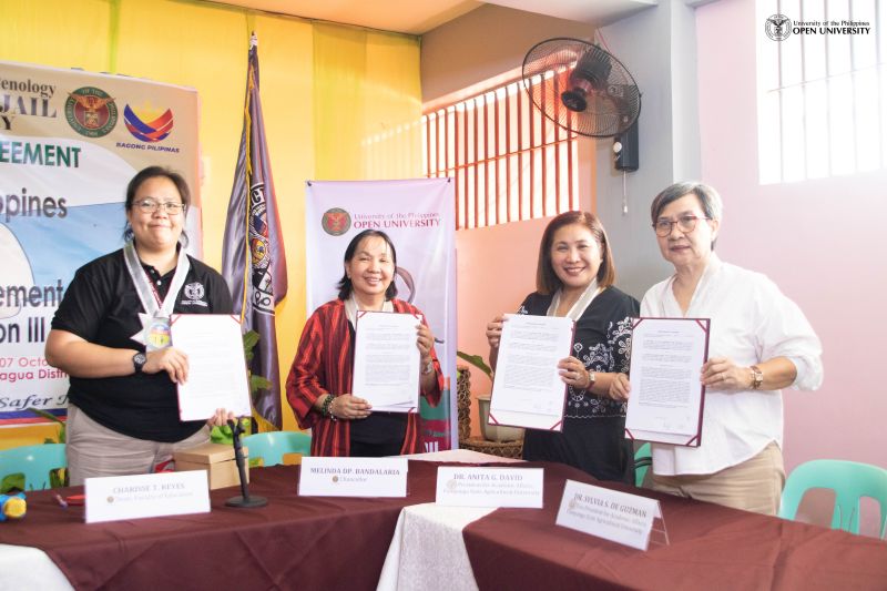 UPOU and PSAU ink MOA symbolizing that the two institutions will work together in this program to provide the PDLs in Guagua District Jail access to quality higher education