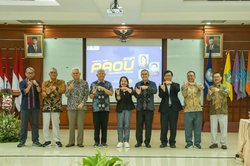 The AAOU Accreditation Team with the UT university officials during the opening ceremony