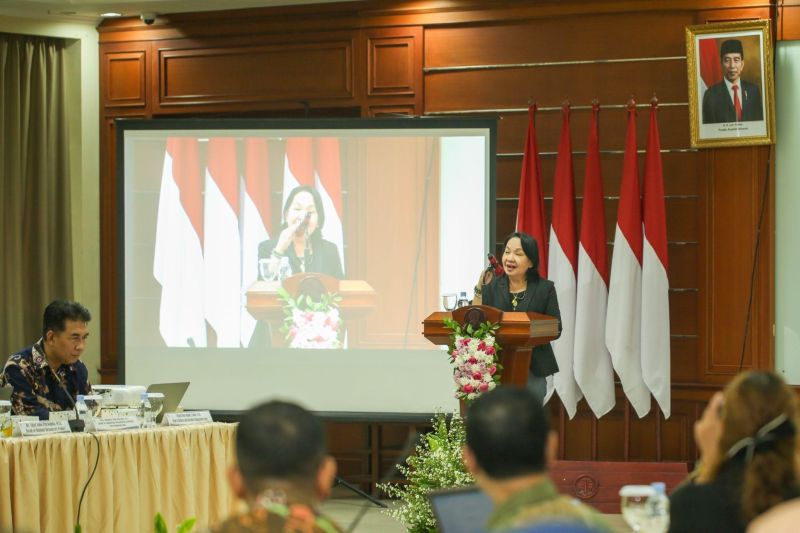 UPOU Chancellor Melinda dela Peña Bandalaria delivers her opening remarks at the AAOU accreditation pilot run.