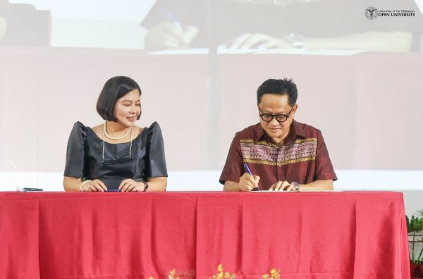 President Jimenez and Chancellor Serrano formally signing the appointment papers